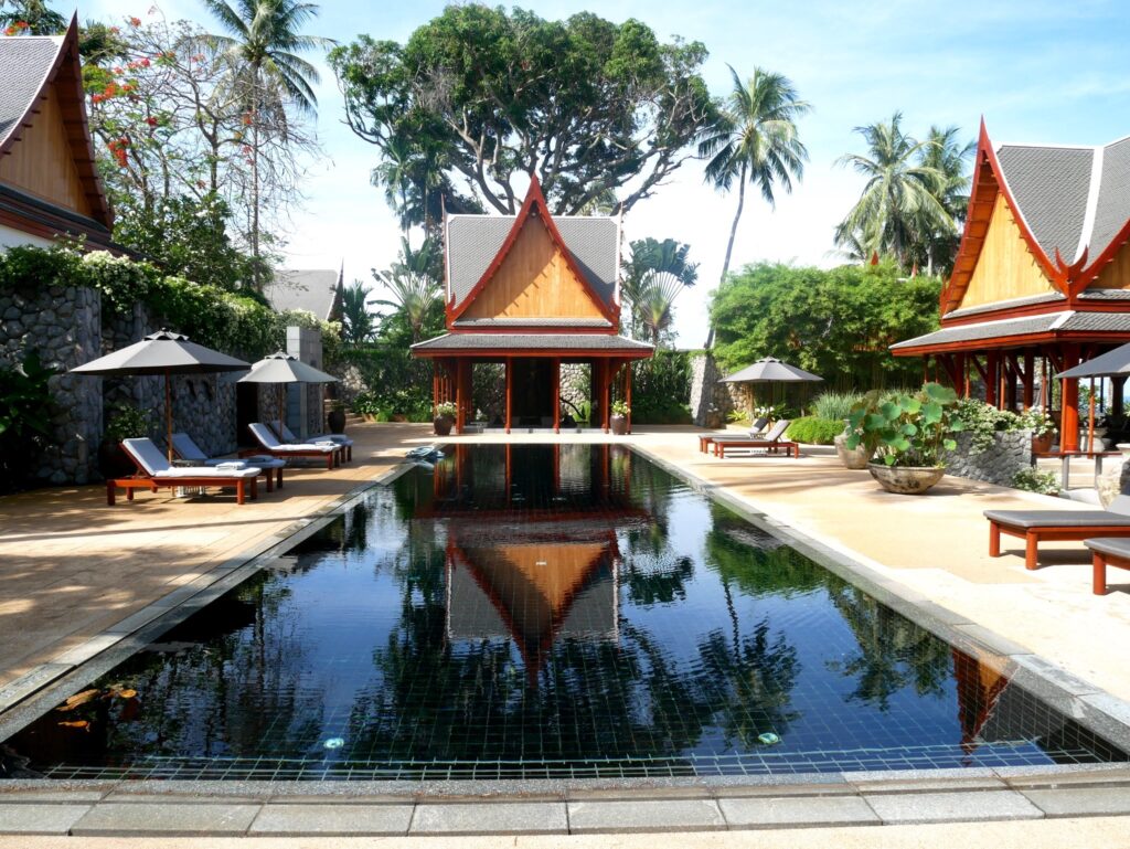 Pool und Villen im Urlaubsresort